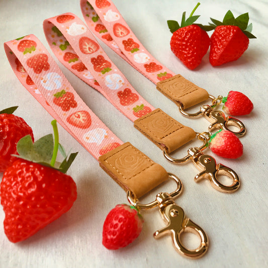 STRAWBERRY CREAM LANYARD