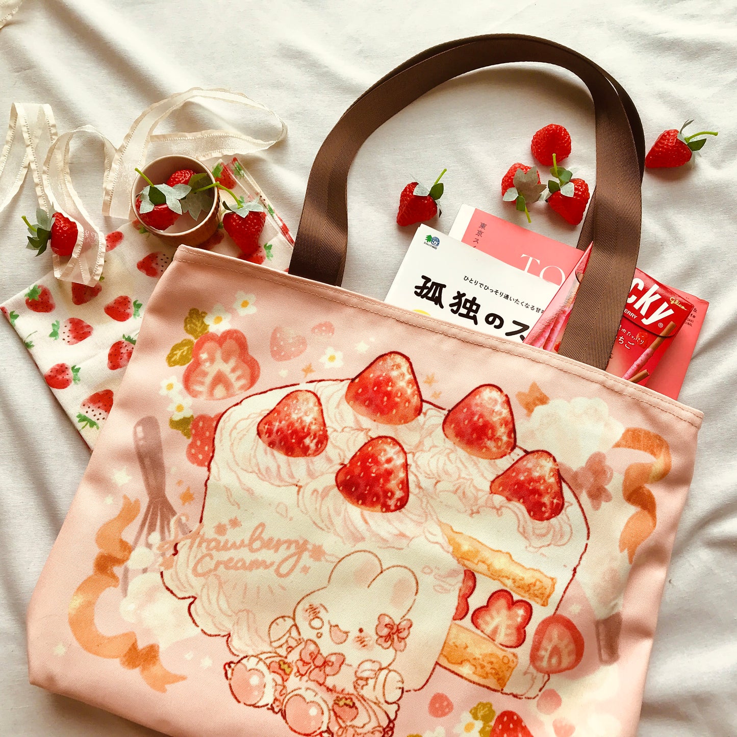 STRAWBERRY CREAM TOTEBAG